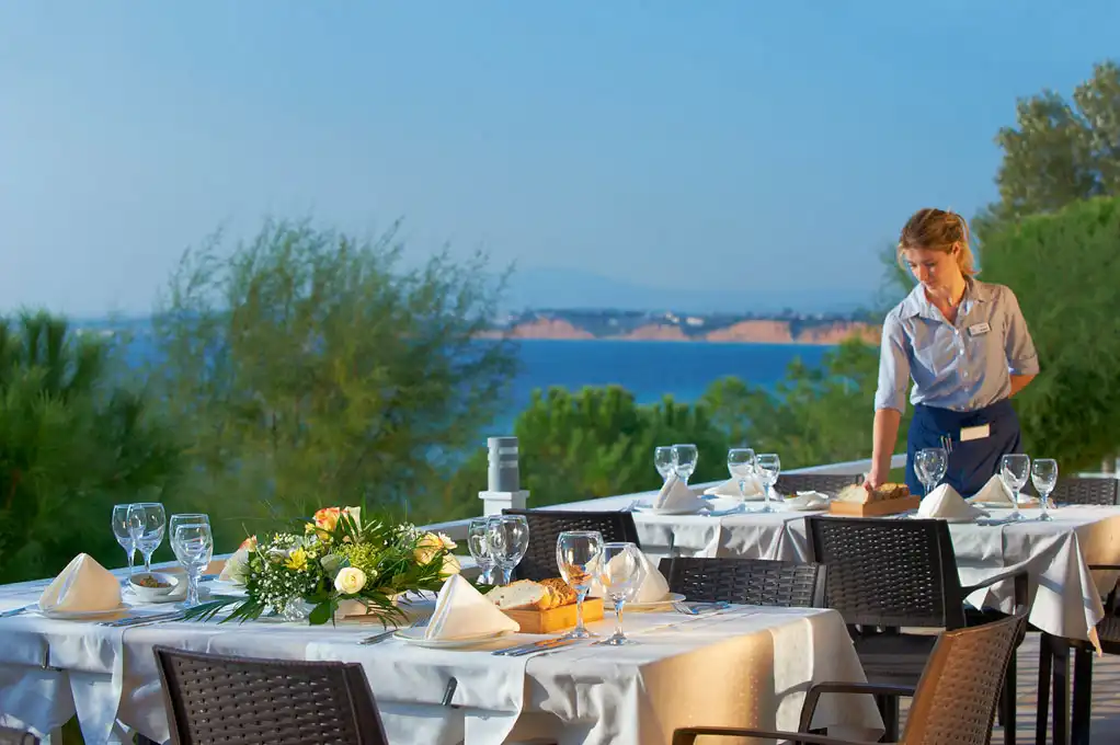 Assistant Waiter